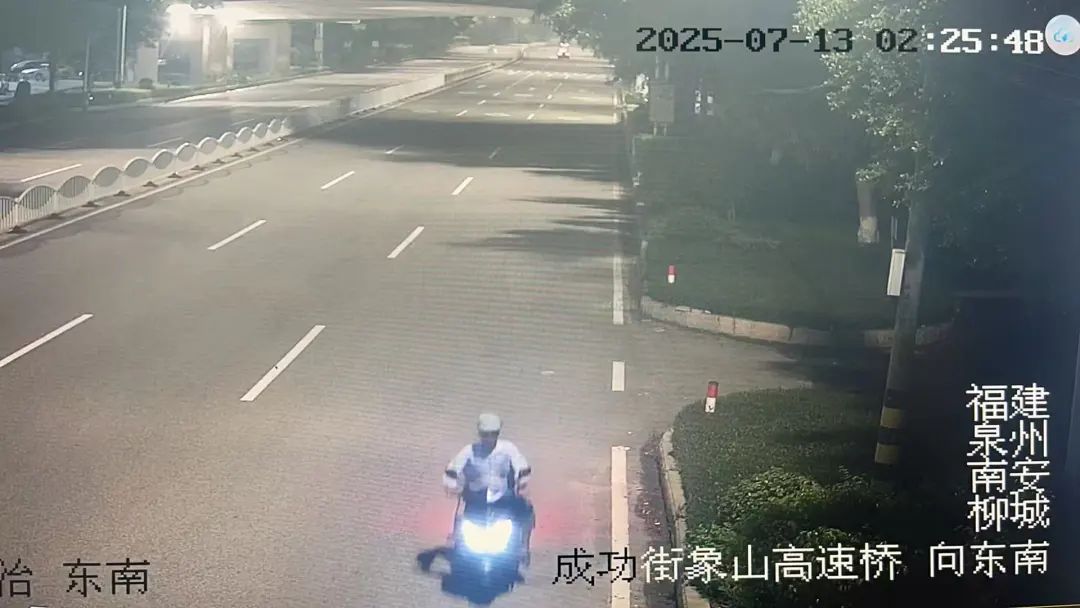 厦门一七旬老人骑摩托车跨市流浪……