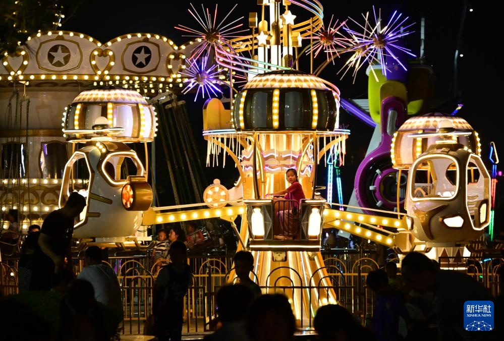 山东青岛:璀璨光影 缤纷夏夜 山东青岛:璀璨光影 缤纷夏夜