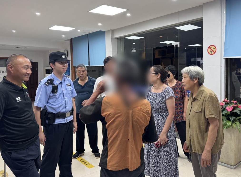 暴雨烈日73小时 警民联动寻回走失老人