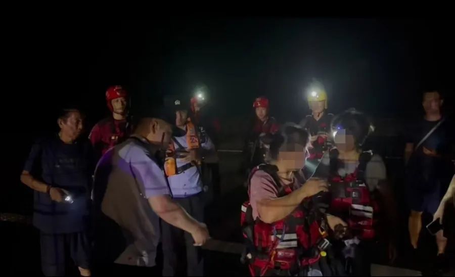 沪上两女子深夜遇险被困！竟是为了解馋！警方提醒