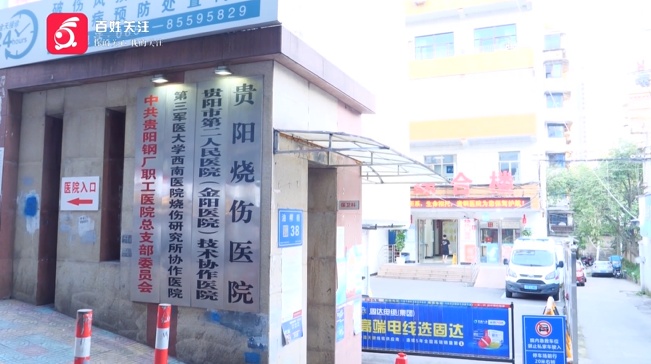 别碰！阿姨捡到“漂亮石头”，竟自燃起来导致自己烧伤！医生提醒：一旦起火很难扑灭