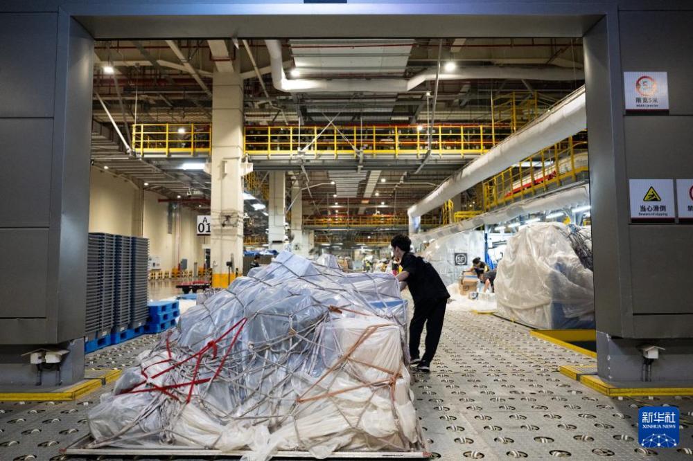 夜访我国首个专业货运枢纽机场 夜访我国首个专业货运枢纽机场