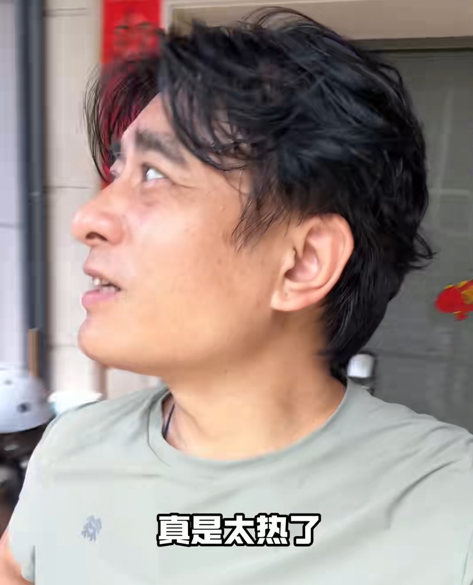 陈龙突击父母家！妈妈心虚回应……网友: 太有共鸣了！