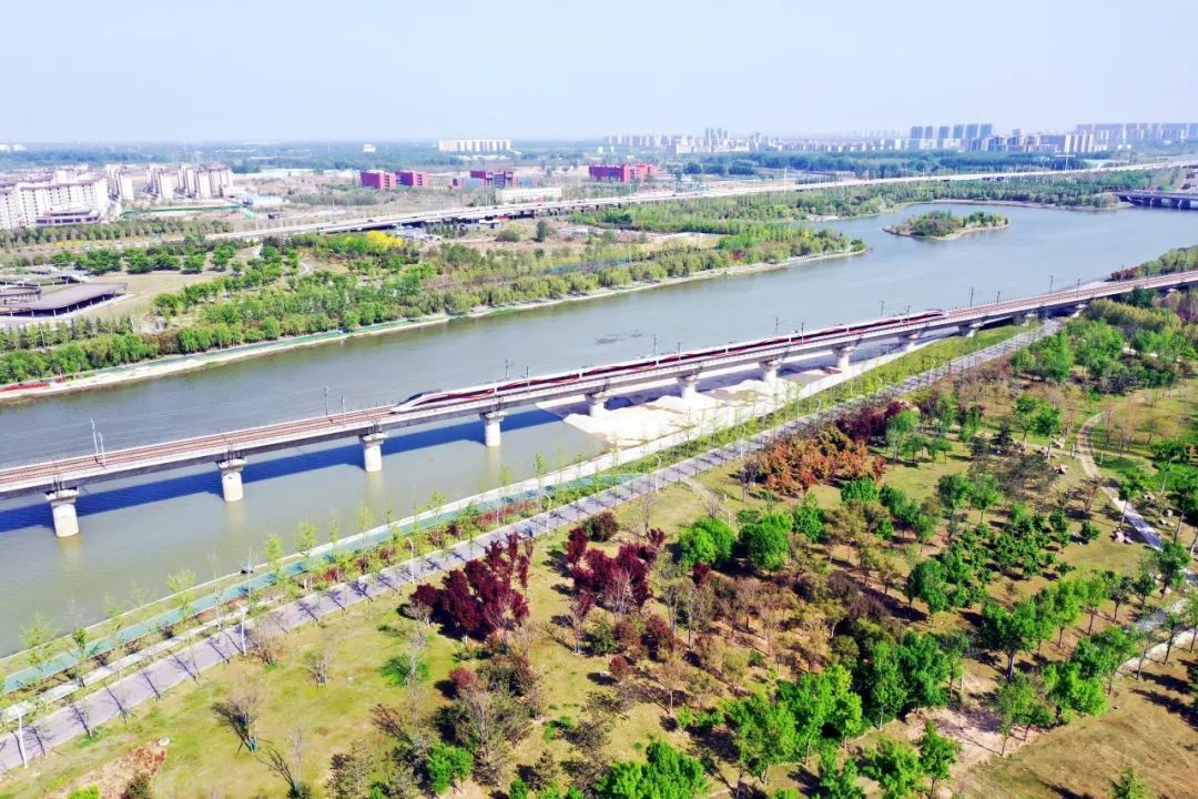 上半年全国铁路完成固定资产投资3559亿元 同比增长5.5%