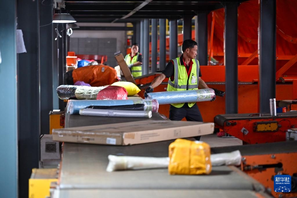 江西横峰：小县城“跑”出物流大格局