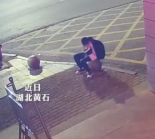 这封信,让警察叔叔没忍住:一个很老,一个稍微胖... 这封信,让警察叔叔没忍住:一个很老,一个稍微胖...