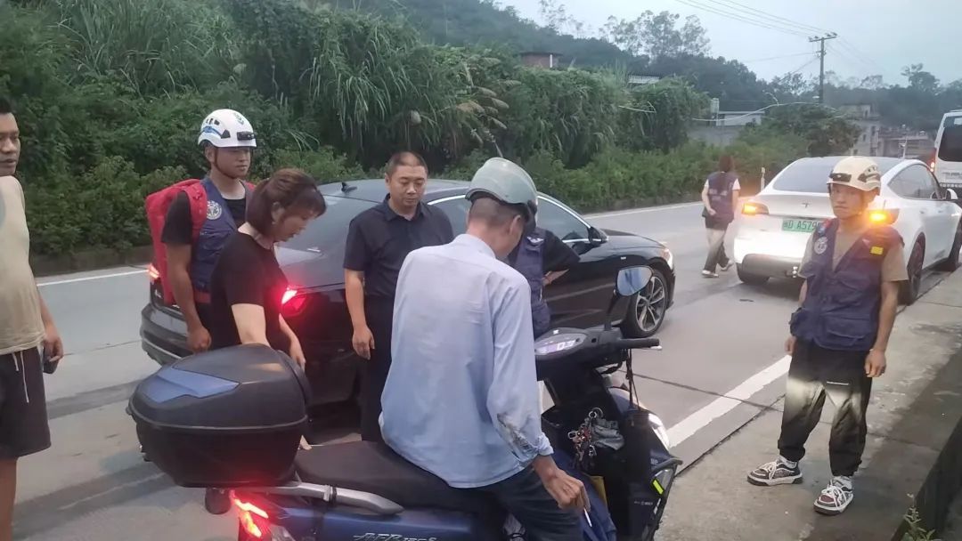 厦门一七旬老人骑摩托车跨市流浪……