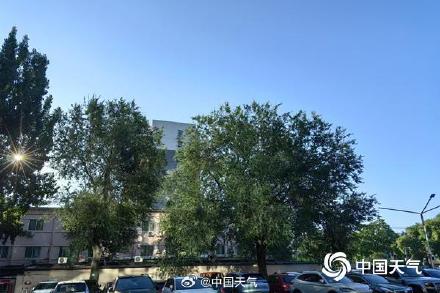 北京今明两天高温持续需注意防暑 明天夜间雷雨或再现 北京今明两天高温持续需注意防暑 明天夜间雷雨或再现