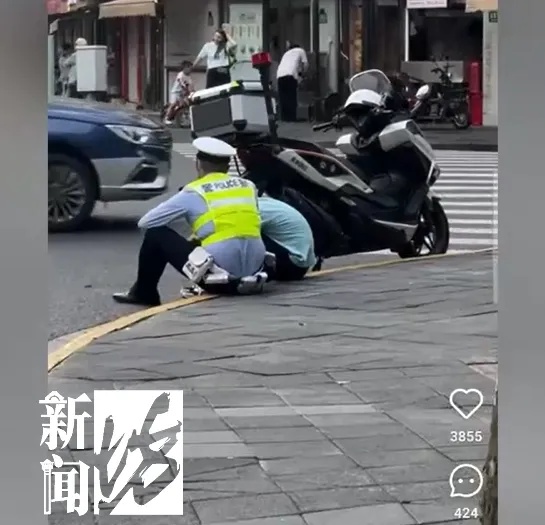 这封信,让警察叔叔没忍住:一个很老,一个稍微胖... 这封信,让警察叔叔没忍住:一个很老,一个稍微胖...