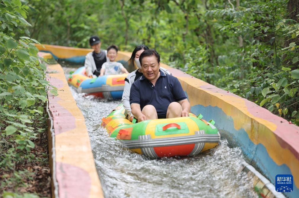 酷暑催热“清凉经济” 酷暑催热“清凉经济”