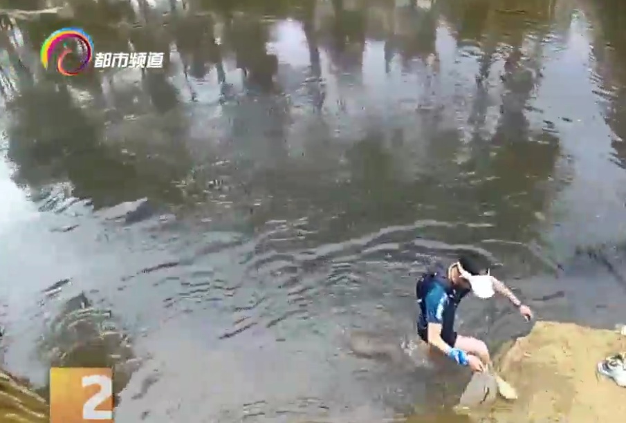 又发现了？昆明盘龙江出现白色怪异生物，有人报警……