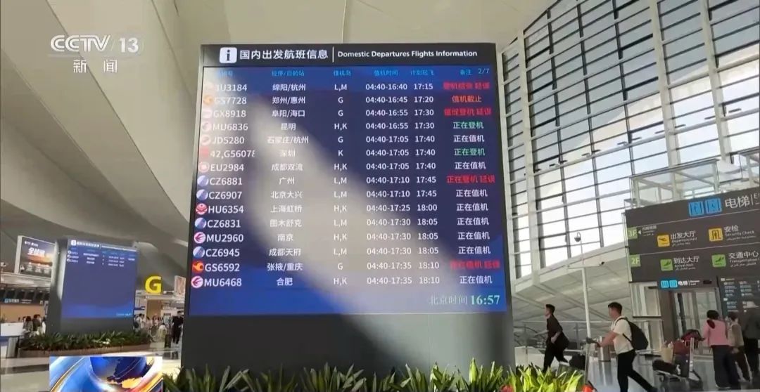 暑假出游热度高涨，出门旅游雨具防晒都要备齐