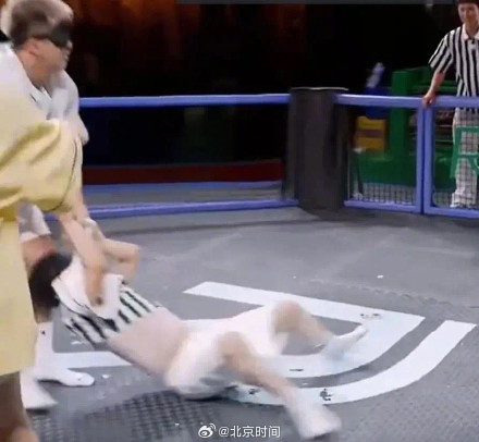 周深发文回应录制节目遭拖拽 周深发文回应录制节目遭拖拽