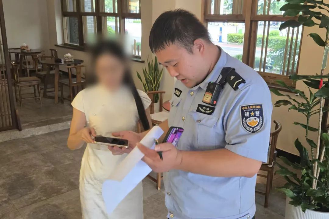 心疼!辅警瞿伟杰晕倒在派出所门口…… 心疼!辅警瞿伟杰晕倒在派出所门口……