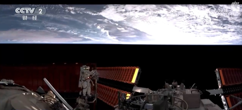 “太空快递”已打包 舱外航天服即将“上新” “太空快递”已打包 舱外航天服即将“上新”