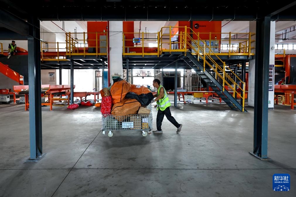 江西横峰：小县城“跑”出物流大格局