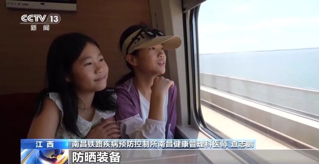 暑假出游热度高涨，出门旅游雨具防晒都要备齐