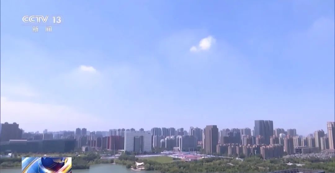 暑假出游热度高涨，出门旅游雨具防晒都要备齐