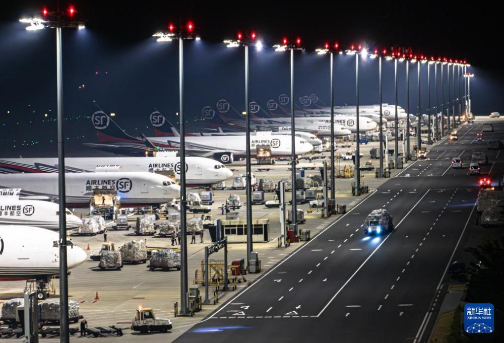 夜访我国首个专业货运枢纽机场 夜访我国首个专业货运枢纽机场