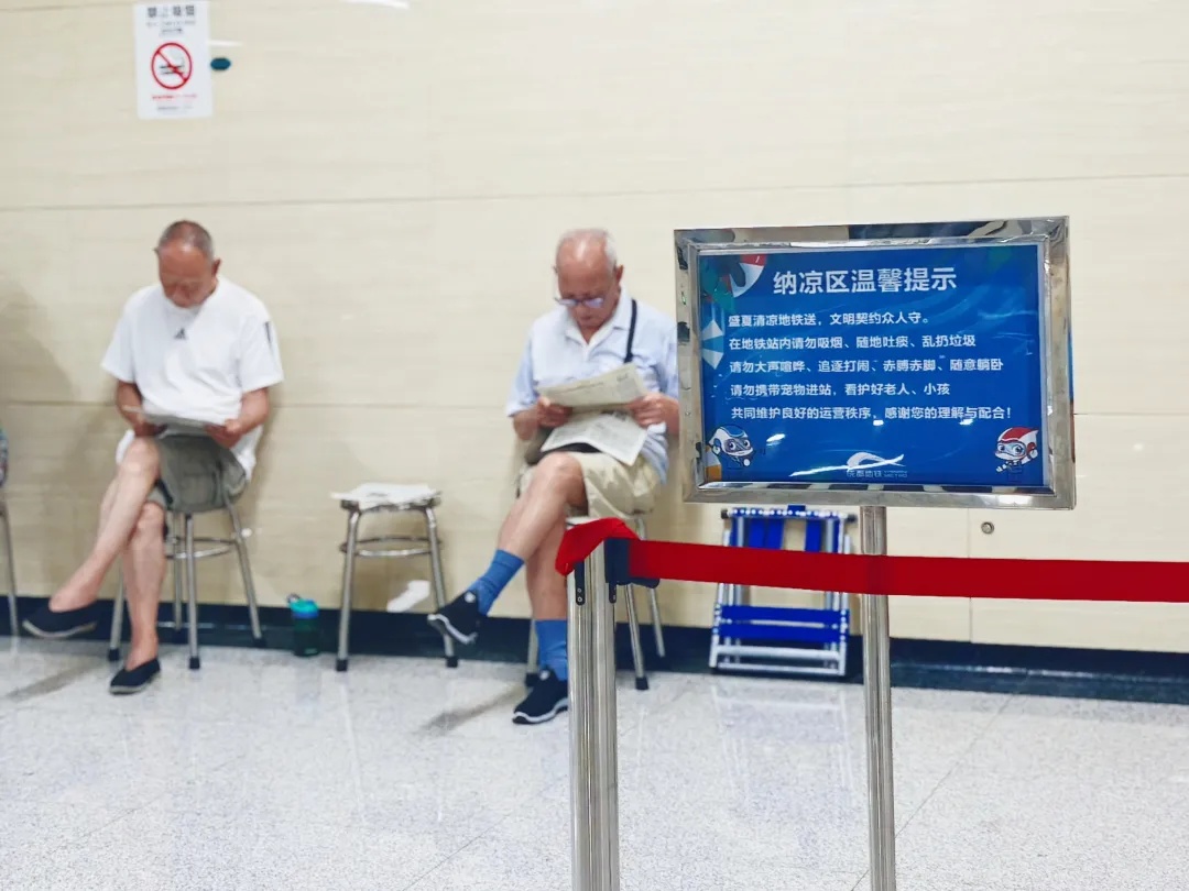 装得下公文包，也容得下安全帽！