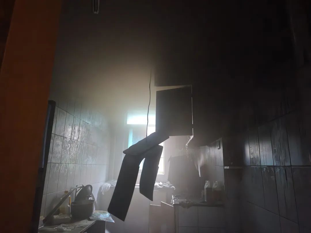 老父亲在家熬出“氛围感”猪油,女儿赶紧报警…… 老父亲在家熬出“氛围感”猪油,女儿赶紧报警……