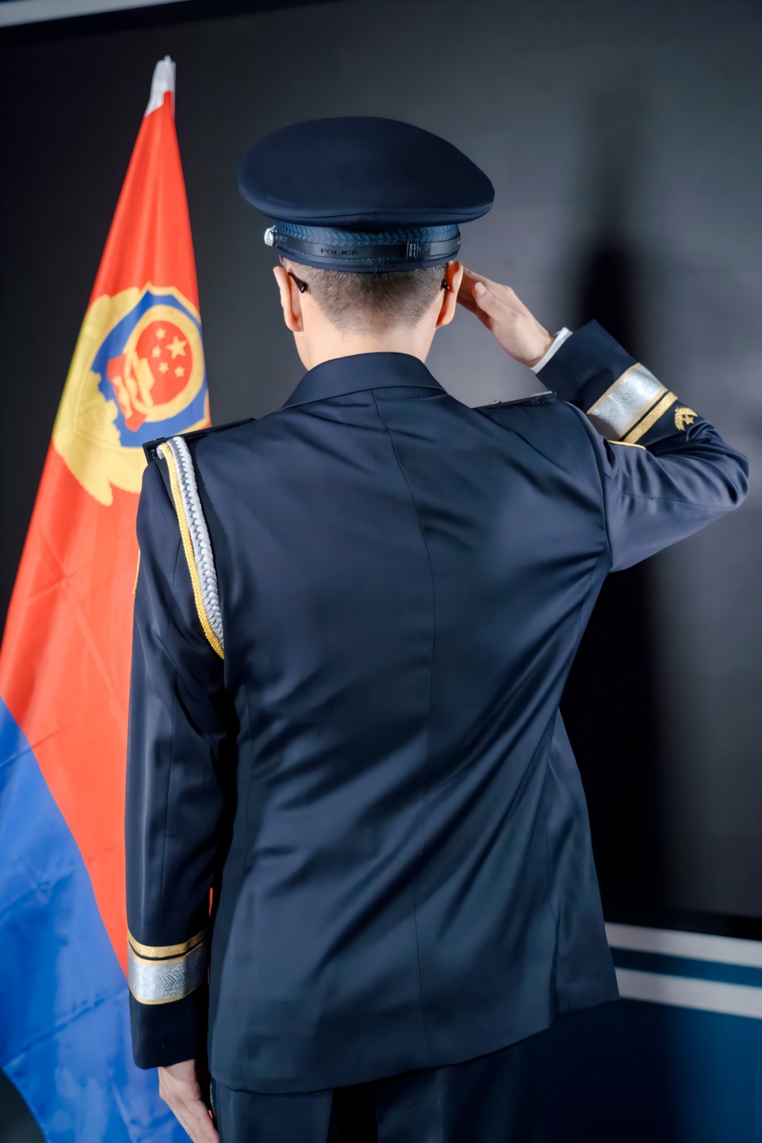 如果他在媒体上露脸，说明他已经告别了……