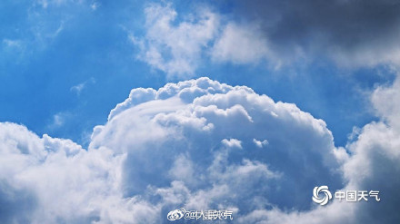 北京天空是棉花糖味儿的