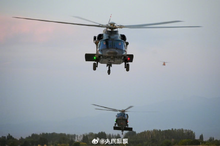 铁翼飞旋！直升机与霞光同框上演硬核浪漫