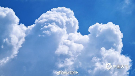 北京天空是棉花糖味儿的