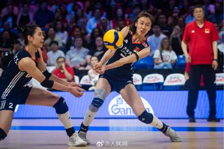 再次逆转!中国女排3比2战胜美国女排 再次逆转!中国女排3比2战胜美国女排