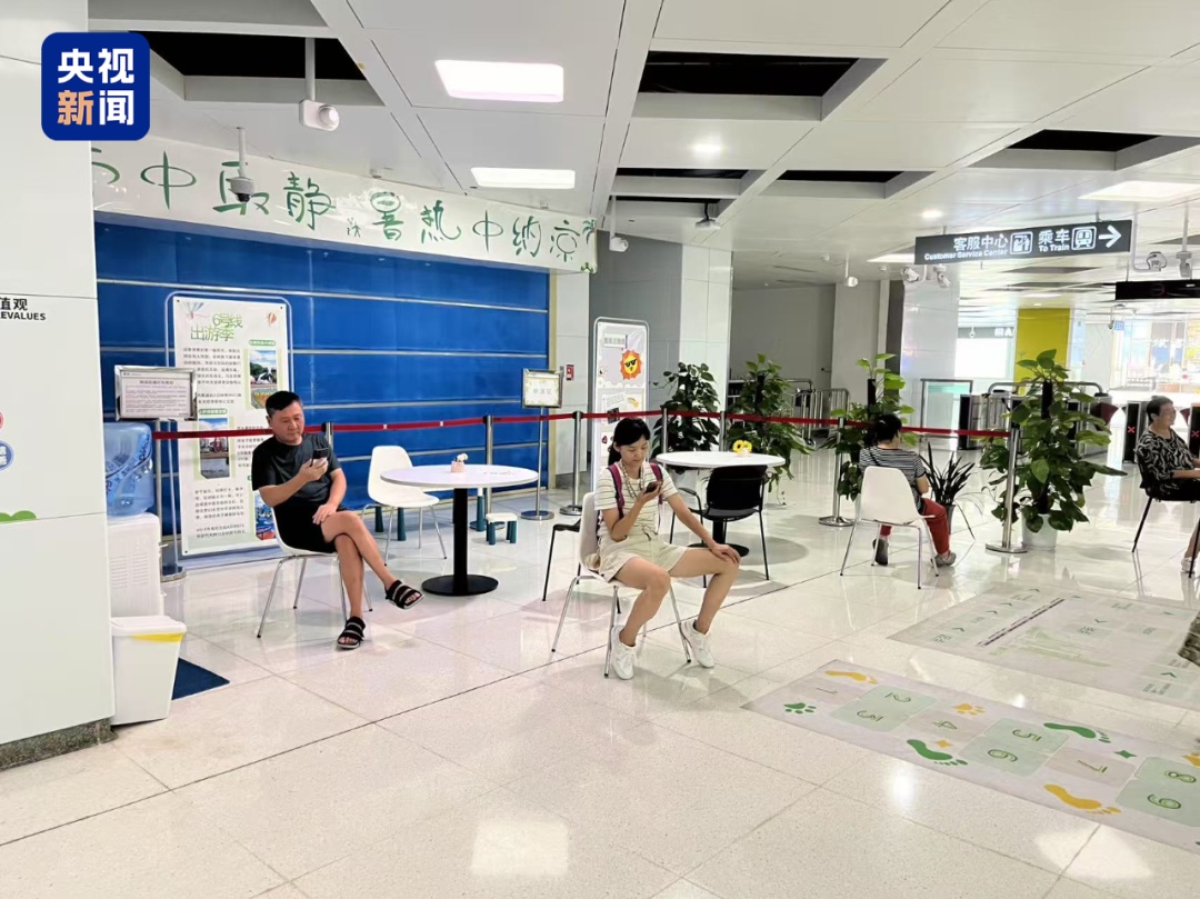 装得下公文包，也容得下安全帽！