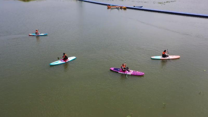 江西武宁：暑期清凉游成消暑首选 水上桨板运动火爆