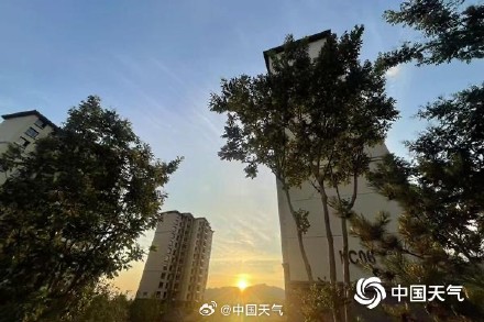 北京今天高温持续最高气温35℃ 明天凌晨至白天降雨缓解高温