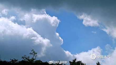 北京天空是棉花糖味儿的