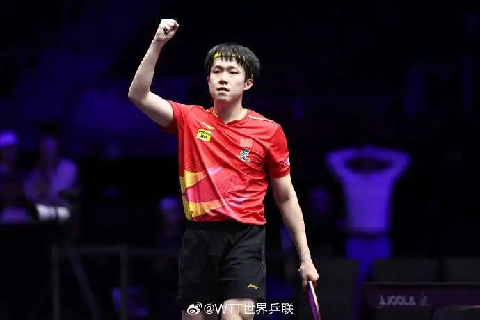 王楚钦4:0横扫！张本智和“哑火”，表情亮了