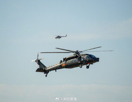 铁翼飞旋！直升机与霞光同框上演硬核浪漫