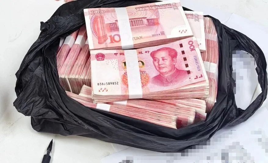 “警官,我签了保密协议,我真的不能说!” “警官,我签了保密协议,我真的不能说!”