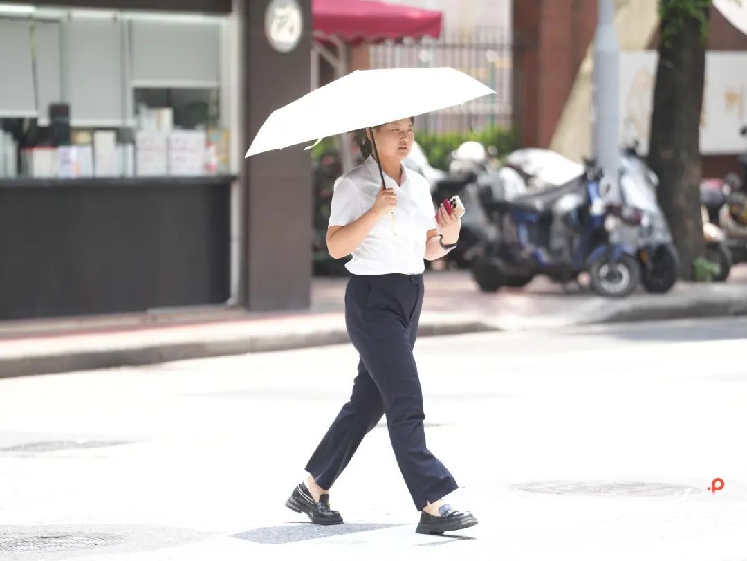 本周最高气温或达37℃!广州多区发布高温黄色预警信号 本周最高气温或达37℃!广州多区发布高温黄色预警信号