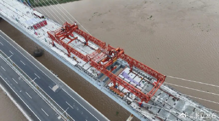 灵江特大桥主桥顺利合龙