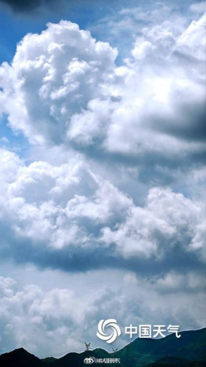 北京天空是棉花糖味儿的