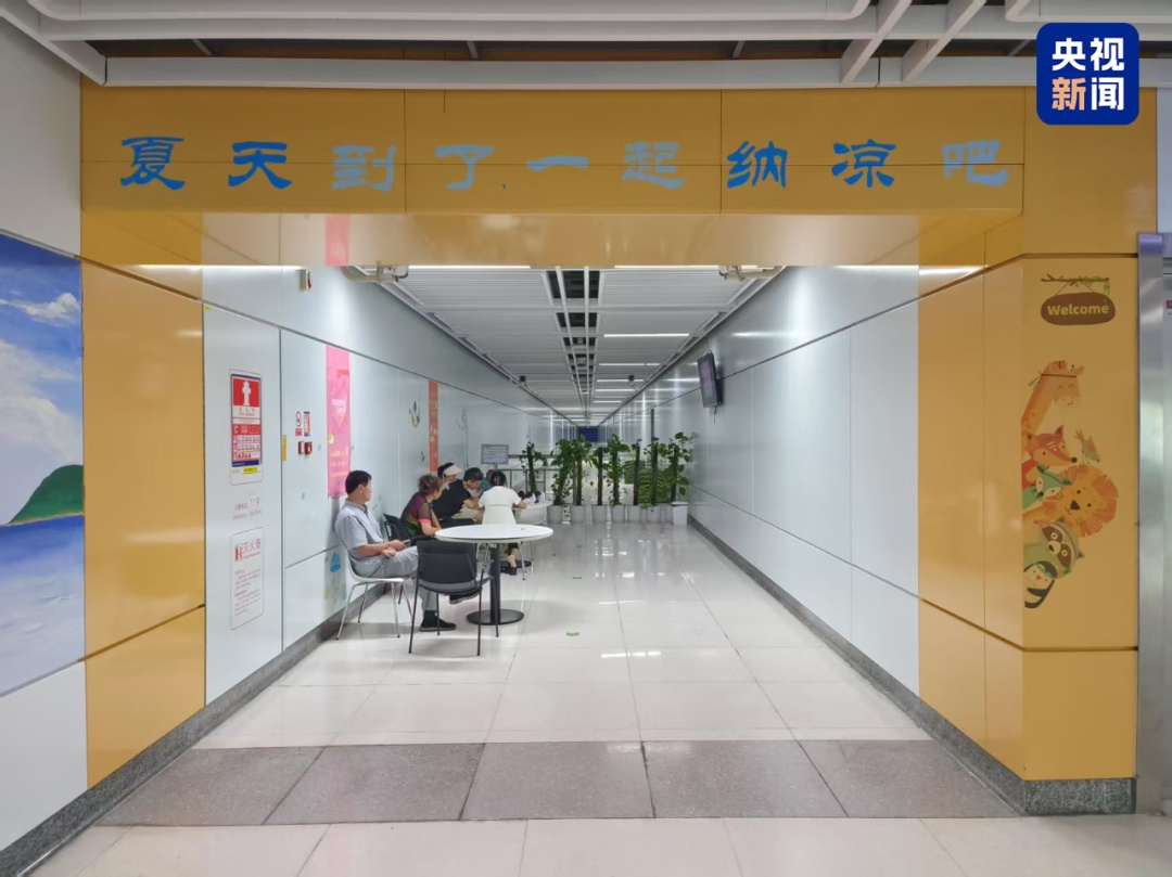 装得下公文包，也容得下安全帽！