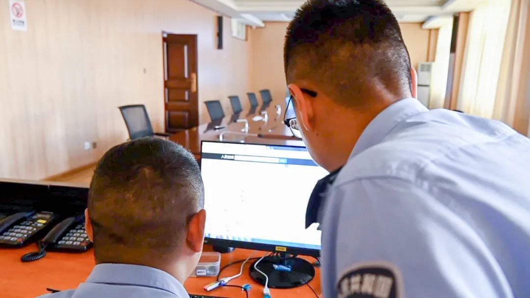 如果他在媒体上露脸，说明他已经告别了……