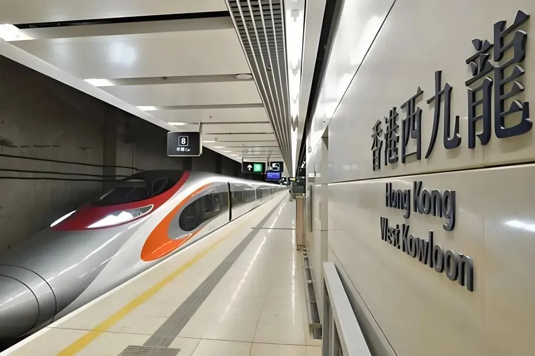 冒用双胞胎哥哥出入境证件企图蒙混过关 被当场识破→