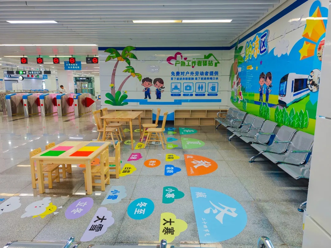 装得下公文包，也容得下安全帽！