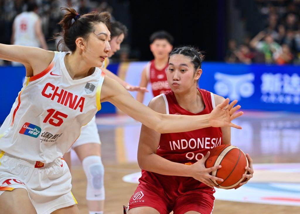 中国女篮51分大胜印尼队 取得亚洲杯“开门红” 中国女篮51分大胜印尼队 取得亚洲杯“开门红”