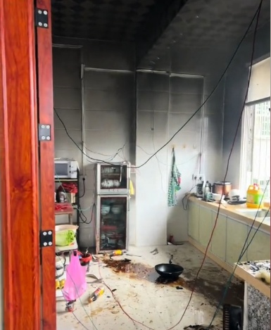 老父亲在家熬出“氛围感”猪油,女儿赶紧报警…… 老父亲在家熬出“氛围感”猪油,女儿赶紧报警……