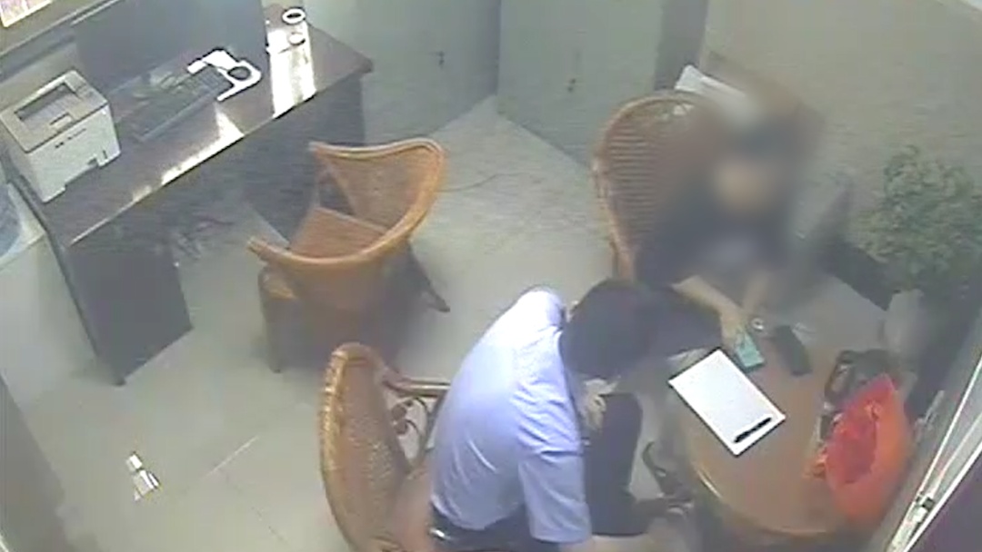 劝阻+抓捕同步出击!民警上演“反诈伏击战” 劝阻+抓捕同步出击!民警上演“反诈伏击战”