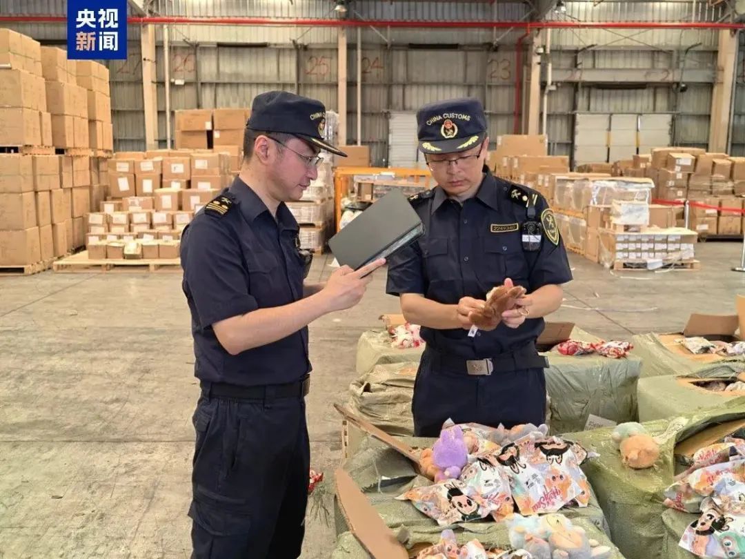 一“布”难求，海关大战假布布！@Labubu玩家，海关总署教你关键一招鉴定真伪→