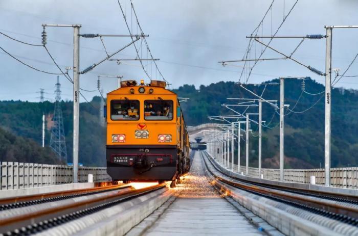 为何高铁F座如此受欢迎？这些“黑科技”让它与众不同