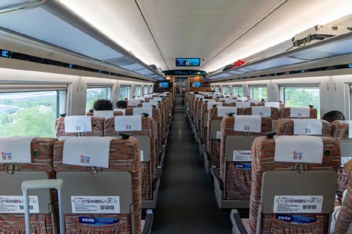 为何高铁F座如此受欢迎？这些“黑科技”让它与众不同